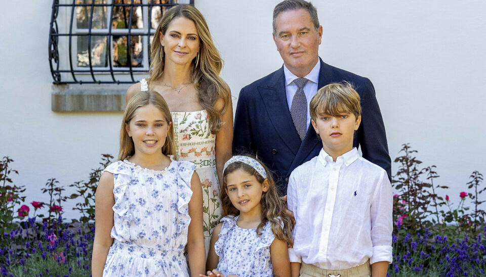 Her er det prinsesse Madeleine og hendes mand Chris O'Neill sammen med deres tre børn, 10-årige prinsesse Leonore, 6-årige prinsesse Adrienne og 9-årige prins Nicolas