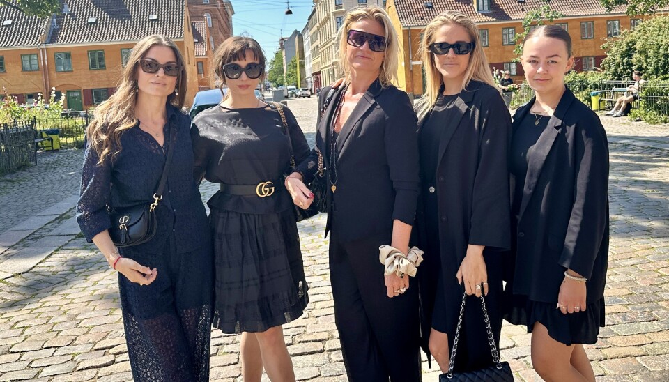 Flere 'Vild med Dans'ere var til stede ved bisættelsen af Jens Werner. Her blandt andre Malene Østergaard, Claudia Rex, Mie MOltke og Camilla Dalsgaard.