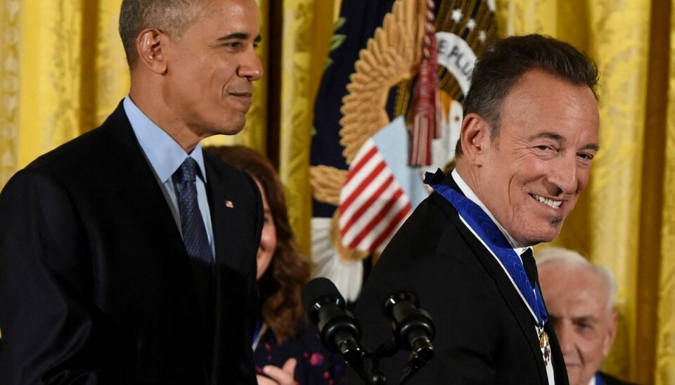 Bruce Springsteen og Barack Obama har netop udgivet bogen 'Renegades: Born in the USA'. I 2016 fik verdensstjernen tildelt Presidential Medal of Freedom - den højeste udmærkelse til civilpersoner i USA - af Barack Obama, der var præsident på dette tidspunkt