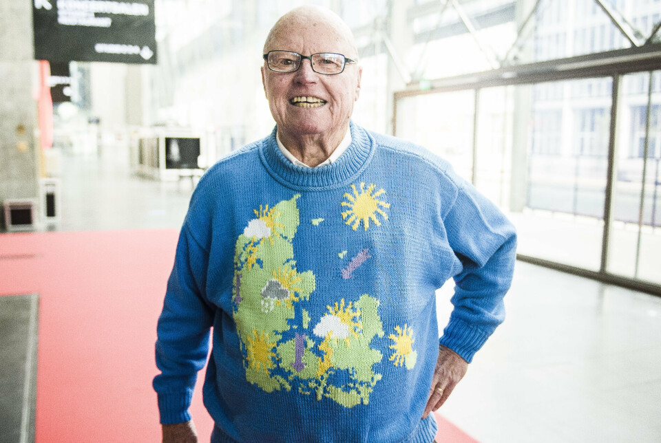 Henrik Voldborg var blandt andet kendt for sin tid som vejrvært på DR, hvor han ofte optrådte i farvestrålende striksweatre. her ses han til TV Avisens 50-års jubilæum i 2015. (Arkivfoto).