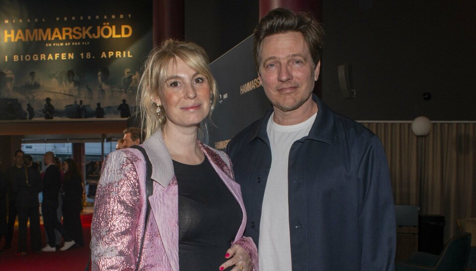 Forældre til en lille pige. Thomas Vinterberg og hustru Helene.
