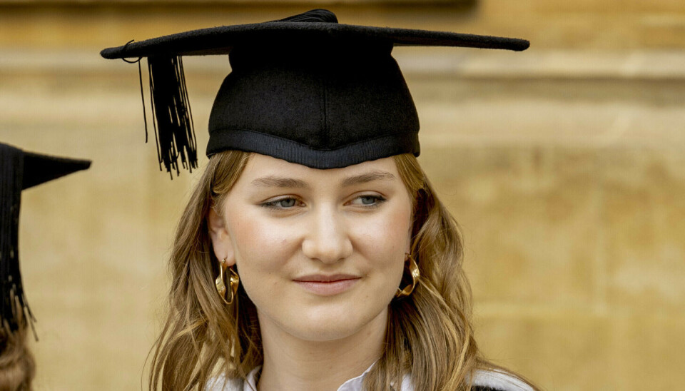 Belgiske kronprinsesse Elisabeth ses her under dimissionsceremonien på Oxford University tirsdag.