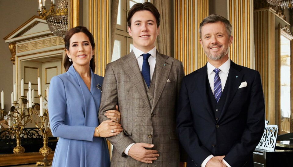 Kronprins Christian har taget over som Danmarks regent, mens kong Frederik og dronning Mary er til OL-åbning i Paris. Ifølge kongehusets officielle kalendere har han 'vagten' foreløbig frem til og med lørdag.