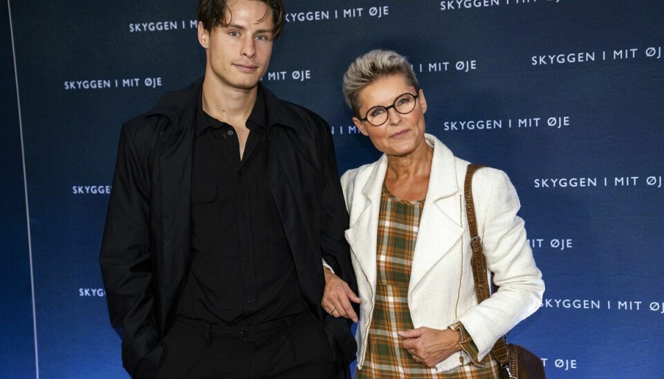 Line Baun Danielsen ses her med sønnen Emil til premieren på Ole Bornedals nye film 'Skyggen i mit øje'.