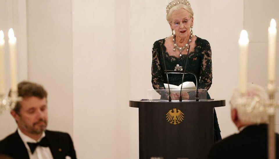 Dronning Margrethe og kronprins Frederik deltog i statsbanket på Schloss Bellevue i Berlin onsdag aften.