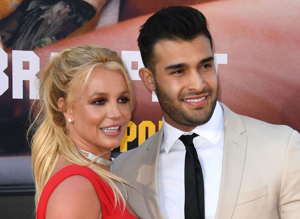 Britney Spears og Sam Asghari mødte hinanden under optagelserne til hendes musikvideo til sangen 'Slumber Party' i 2016. Popstjernen gaflede hans telefonnummer, og derfra var resten historie, som man siger.