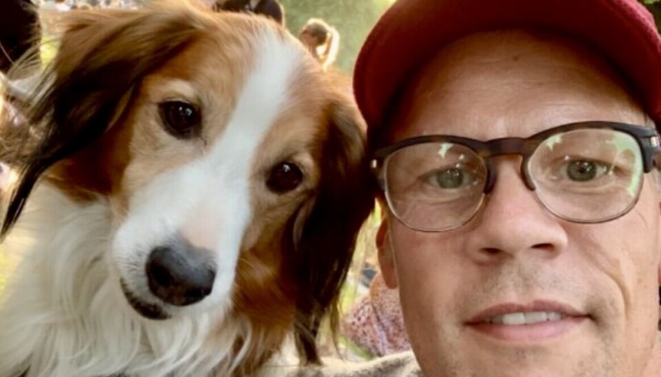 Dennis Ritter hylder død hund