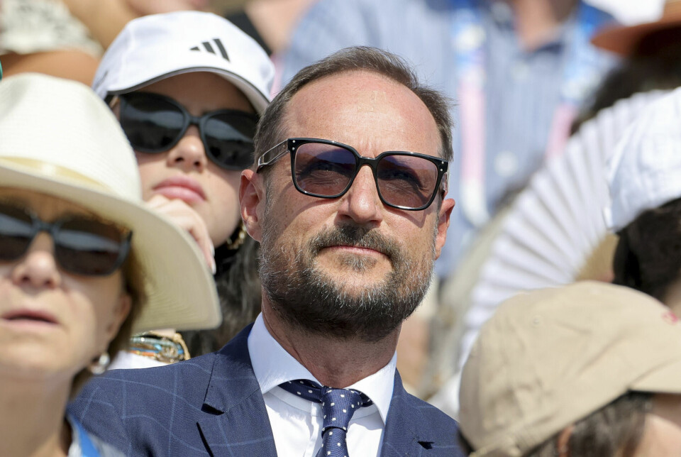 Kronprins Haakon måtte sidde alene, og det er uvist, hvor Mette-Marit havde gemt sig - og hvorfor.