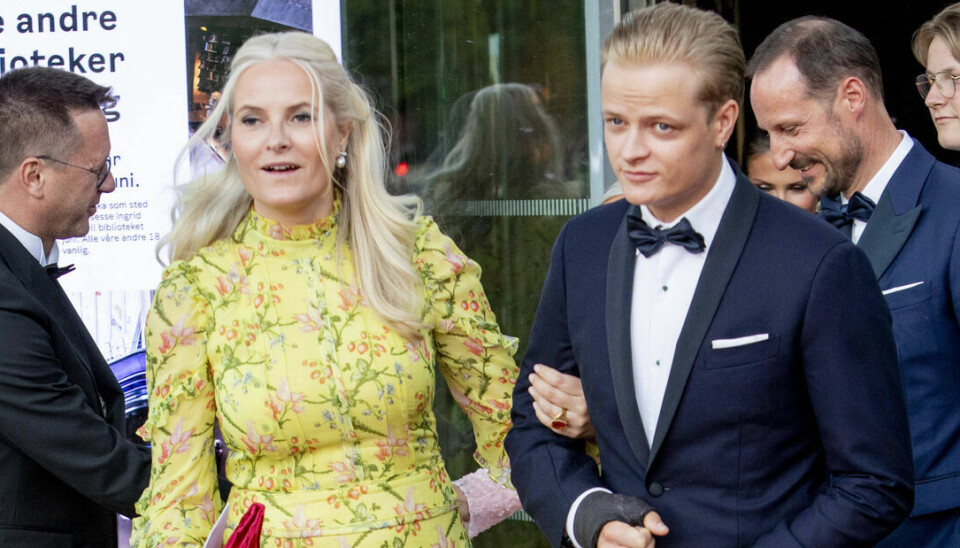 Mette-Marit med sin skandale-ramte søn Marius, som er indblandet i voldssag, ifølge Se og Hør