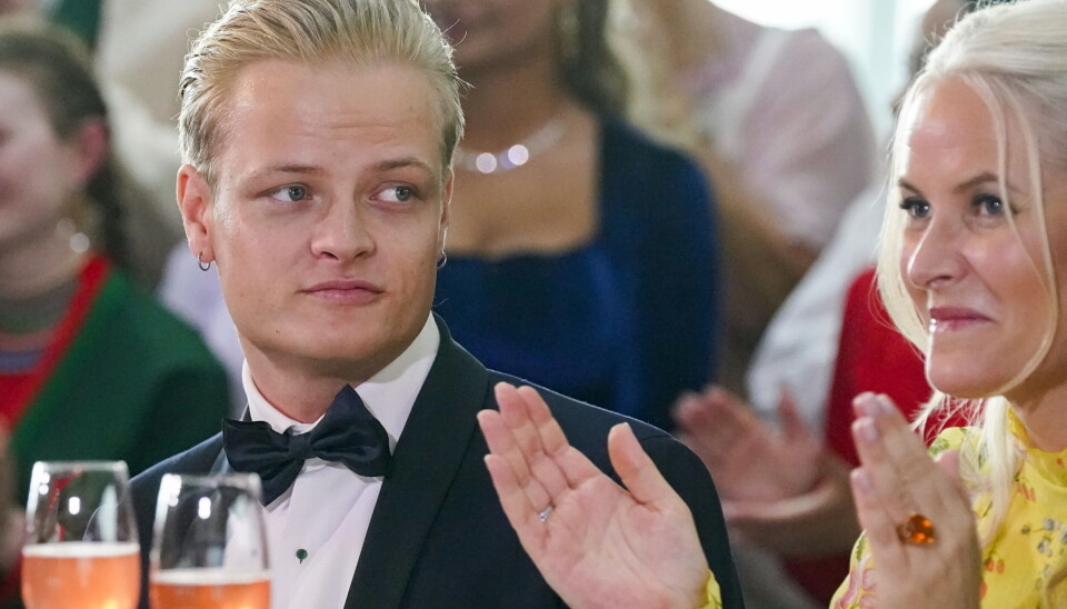 Voldssigtede Marius Borg Høiby ses her med sin mor, kronprinsesse Mette.Marit