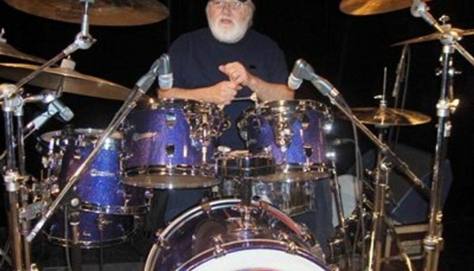 Ronnie Tutt, manden, der styrede trommerne bag Elvis, er død.