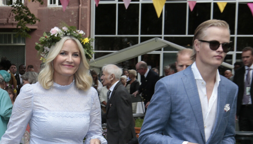 Mette-Marit ses her sammen med sin 27-årige søn Marius Borg Høiby, der er sigtet for at have begået vold mod en ung kvinde natten til søndag.