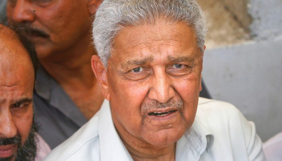 A.Q. Khan, som skaffede Pakistan atomvåben, er død, 85 år. Han blev opfattet som en national helt i sit hjemland, mens han i Vesten blev set som en farlig overløber, der smuglede våbenteknologi til blandt andet Iran og Nordkorea. (Arkiv) A.Q. Khan, som skaffede Pakistan atomvåben, er død, 85 år. Han blev opfattet som en national helt i sit hjemland, mens han i Vesten blev set som en farlig overløber, der smuglede våbenteknologi til blandt andet Iran og Nordkorea. (Arkiv)