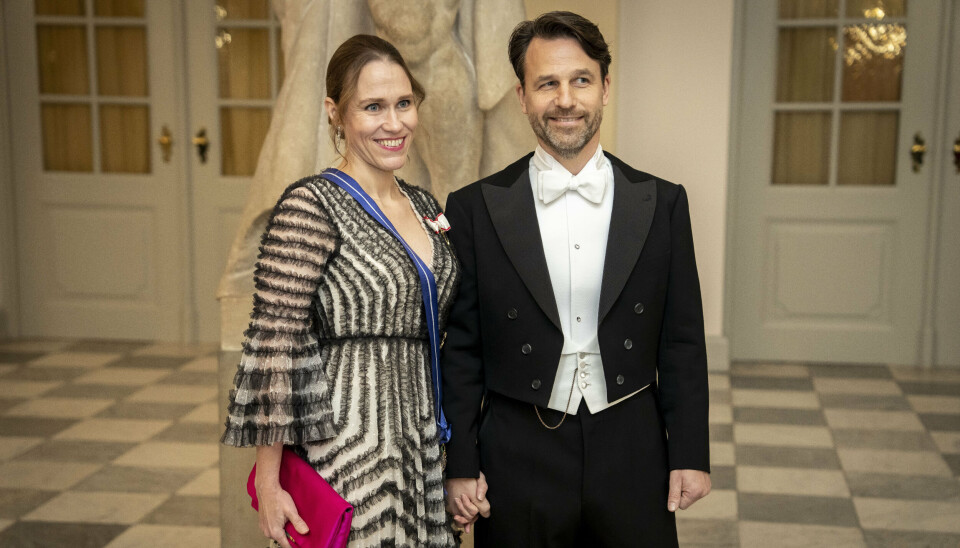 Barbara Bertelsen er lørdag blevet gift med Theis Bober i en landsbykirke i Sønderho på Fanø. Her ses parret ankomme til gallataffel på Christiansborg Slot i København i 2023. (Arkivfoto).