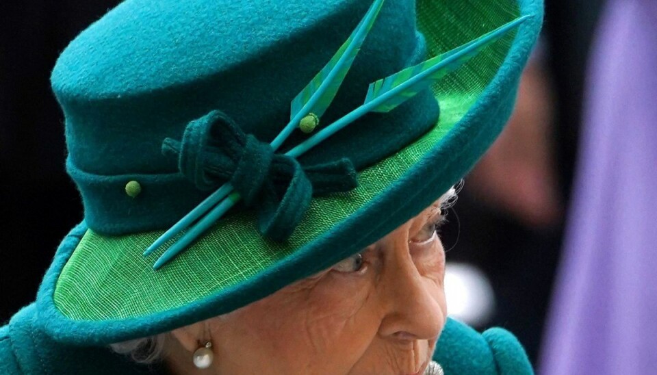 Dronning Elizabeth aflyser forpligtelserne de næste 14 dage. Dronning Elizabeth aflyser forpligtelserne de næste 14 dage.