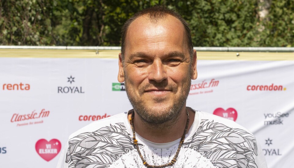 Chief 1 alias Lars Pedersen svømmer videre efter skilsmissen.