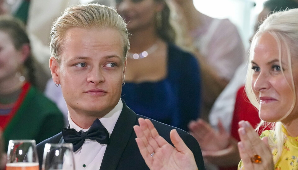 Voldssigtede Marius Borg Høiby ses her sammen med sin mor, kronprinsesse Mette-Marit.