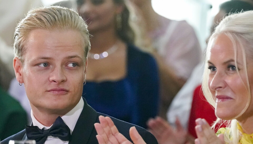 Voldssigtede Marius Borg Høiby ses her sammen med sin mor, kronprinsesse Mette-Marit.