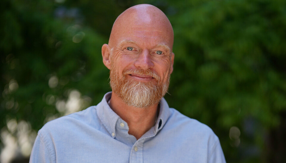 Lars Skærbæk Løvendahl er 50 år. Til daglig er han koordinator på et bosted og brandmand. Han bor i Faaborg og er hjerteløber i sin fritid. Han vil gerne springe Tinder over og lægge barren højt.
