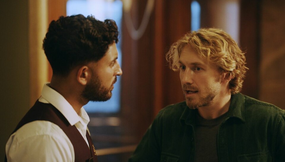 Gennem sæsonen følger 'Fixer' Tokes forsøg på at vinde sin kæreste tilbage. Han vælger sammen med sin ven Hamza, spillet af Arian Kashef, at bruge sin evne til at løse andre folks problemer som en alternativ karrierevej. (Stillfoto). Gennem sæsonen følger 'Fixer' Tokes forsøg på at vinde sin kæreste tilbage. Han vælger sammen med sin ven Hamza, spillet af Arian Kashef, at bruge sin evne til at løse andre folks problemer som en alternativ karrierevej. (Stillfoto).