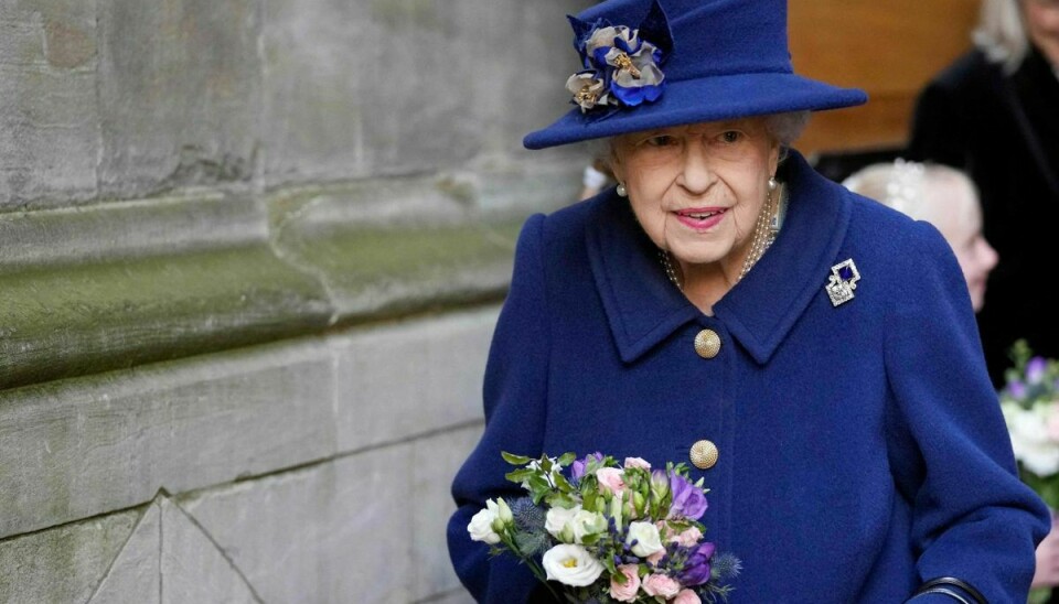 Den britiske dronning, Elizabeth II, er af læger blevet frarådet at deltage i klimatopmødet COP26, der begynder i den skotske by Glasgow på søndag. Meldingen kommer mindre end en uge efter, at den 95-årige dronning tilbragte en nat på hospitalet.