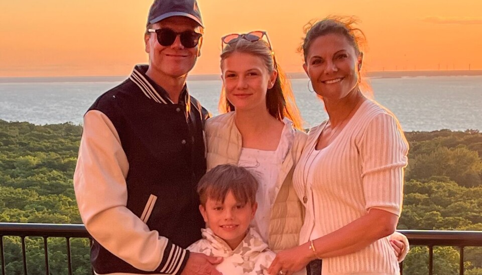 Kronprinsesse Victoria ses her sammen med prins Daniel og parrets to børn, 12-årige prinsesse Estelle og prins Oscar, der er 8 år.