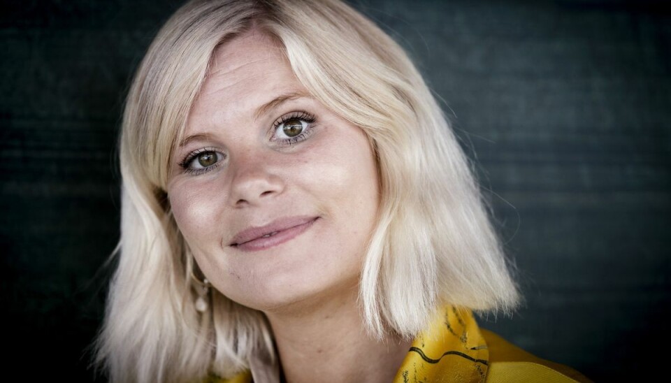 Sofie Linde er officielt tilbage fra barsel, efter at hun i februar fødte datteren Søs, som slutter sig til hende og gemalen Joakim Ingversens ældste datter, Trine, på tre år. Sofie Linde er officielt tilbage fra barsel, efter at hun i februar fødte datteren Søs, som slutter sig til hende og gemalen Joakim Ingversens ældste datter, Trine, på tre år.