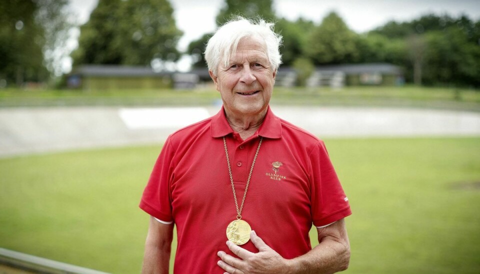Niels Fredborg fik sin karrieredrøm opfyldt, da han i 1972 vandt OL-guld i München. Her er han fotograferet med medaljen på Aarhus Cyklebane, hvor det hele startede.