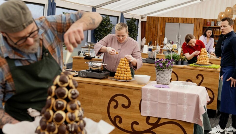 Katharina da Costa kæmpede med den svære dessertkage croquembouche, som hun ikke kunne vriste fri fra kegleformen. Den kostede hende pladsen i 'Den store bagedyst' som den første.