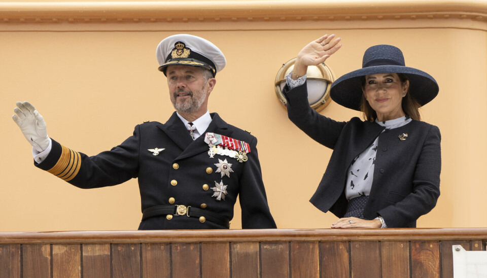 Frederik og Mary ankommer til Vejle ombord på Kongeskibet Dannebrog torsdag den 22. august.