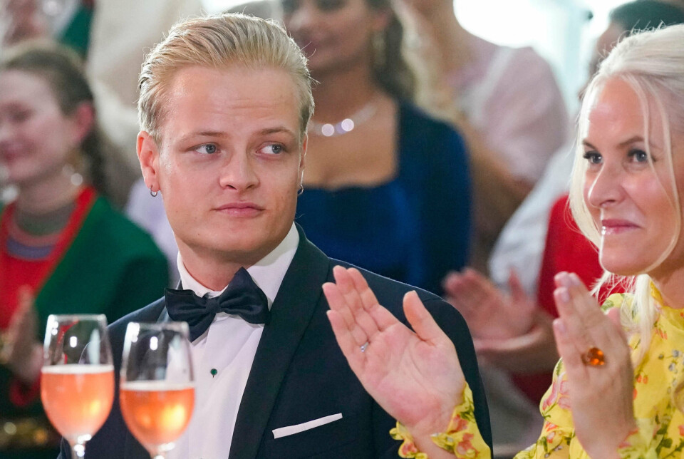Marius Borg Høiby har offentligt sagt undskyld til kvinden, som han beskriver, han har været i et forhold med, og til sin familie. Han har forklaret, at han var påvirket af alkohol og stoffer, da han natten til 4. august blev voldelig og kastede med ting. (Arkivfoto).