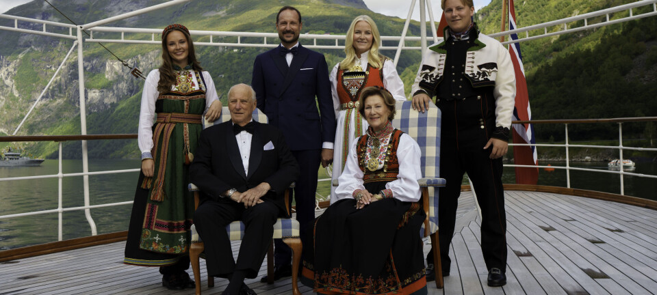 Kong Harald dropper dele af familien