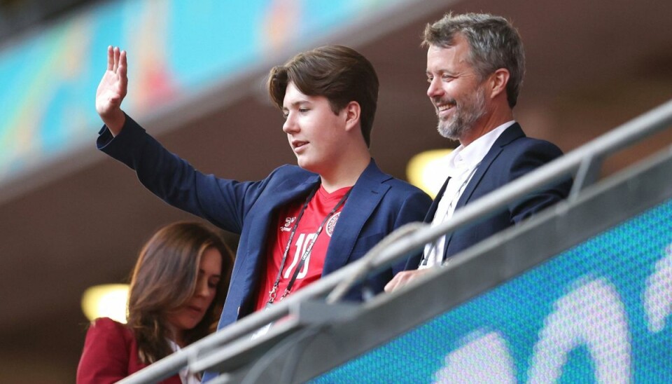 Prins Christian, her til fodboldkampen mellem Danmark og England i London, kan i dag den 15. oktober fejre 16 års fødselsdag. (Arkivfoto).