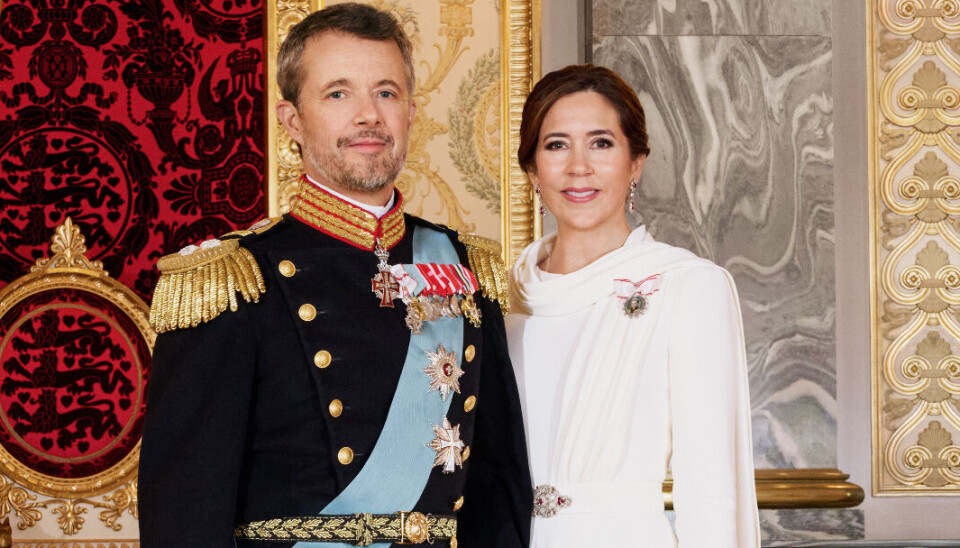 Kong Frederik og dronning Mary er nu tilbage i Frederik VIII's Palæ på Amalienborg efter de har resideret i deres sommerbolig Kancellihuset på Fredensborg Slot hen over sommeren.