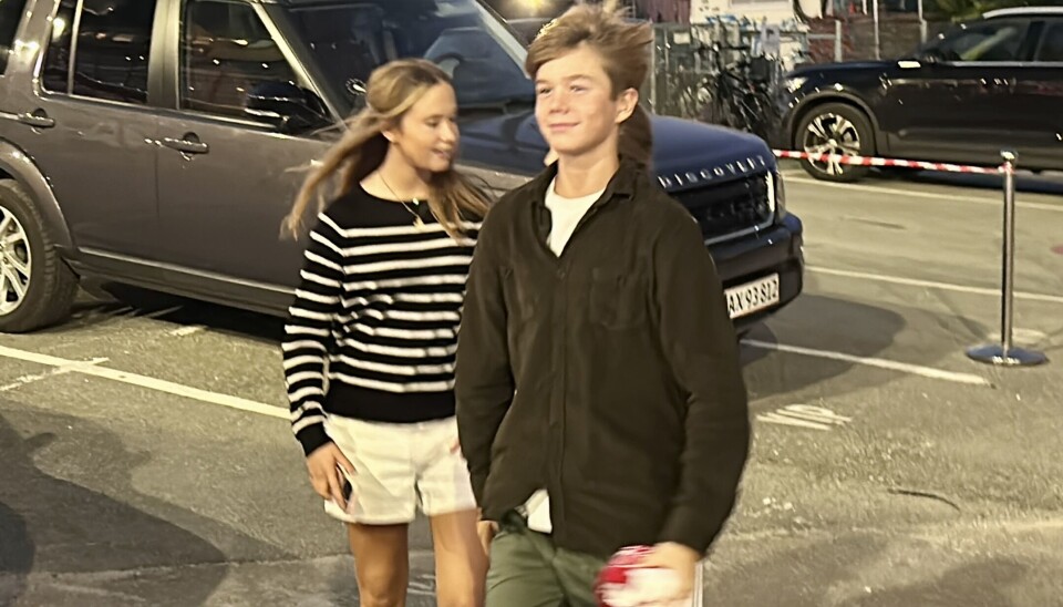 Josephine og Vincent var så klar til landskamp i Parken.