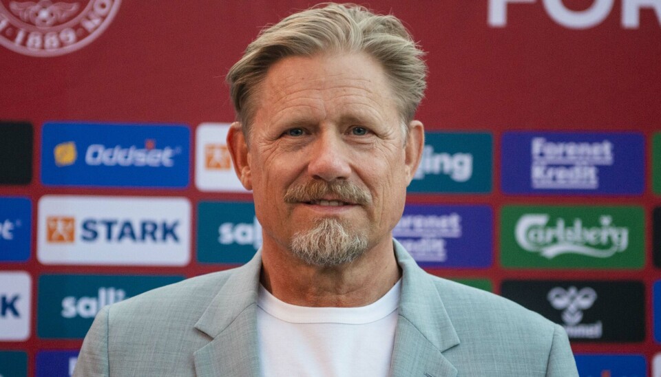 Peter Schmeichel skal i dag stå på mål for kronprins Haakon ved den årlige fodboldfest ved Skaugum.