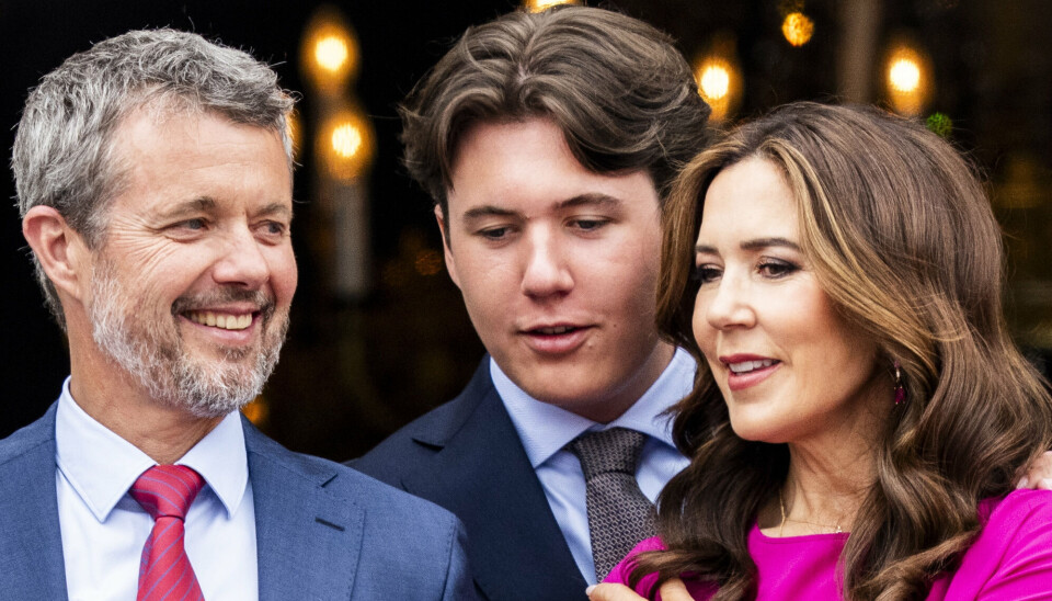 - Kongefamilien og kronprins Christian selv har på den hårde måde lært, at når han bevæger sig rundt i landskabet, så er der ikke langt til, at andre kan filme ham med mobiltelefonerne, siger kongehusekspert Thomas Larsen. (Arkivfoto).