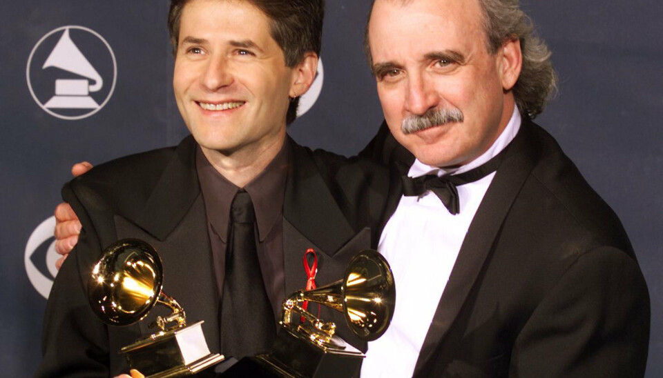 Will Jennings (højre) ses her til grammyshowet i 1999, hvor han og James Horner (venstre) vandt Årets Sang for 'My Heart Will Go On', som var med i 'Titanic'. (Arkivfoto).