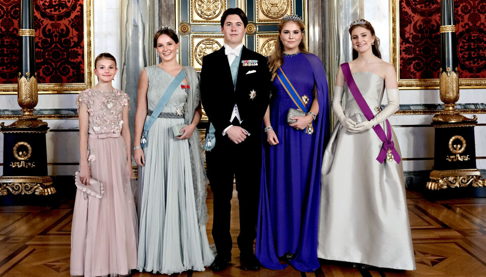 Belgiske prinsesse Elisabeth ses her (yderst til højre) ved fejringen af kronspins Christians 18-års fødselsdag den 15. oktober sidste år. De øvrige på billedet ud over fødselaren er, set fra venstre, svenske prinsesse Estelle, norske prinsesse Ingrid Alexandra og hollandske prinsesse Catharina- Amalia.