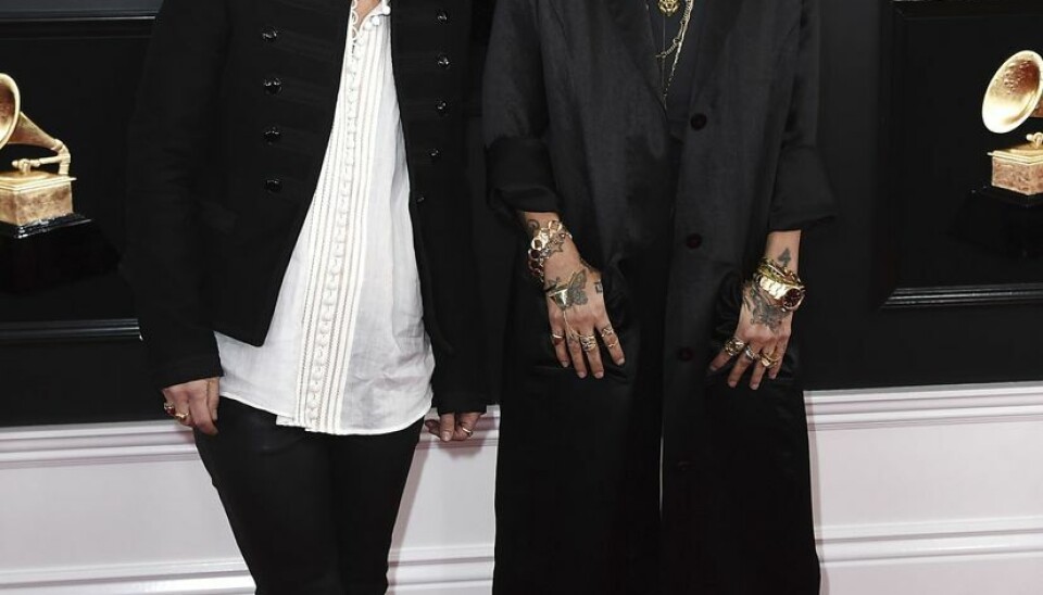 Skuespilleren Sara Gilbert og singer-songwriter Linda Perry er formelt blevet skilt fra hinanden. Skuespilleren Sara Gilbert og singer-songwriter Linda Perry er formelt blevet skilt fra hinanden.