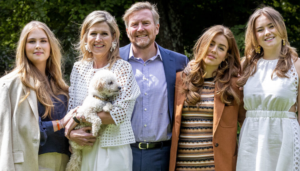 Den hollandske kongefamilie. Fra venstre er det 20-årige kronprinsesse Catharina-Amalia, dronning Maxima, kong Willem-Alexander, 19-årige prinsesse Alexia og 17-årige prinsesse Ariane.