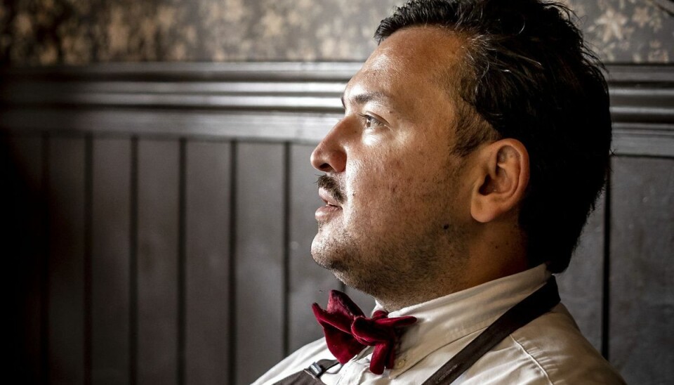 - Det er overhovedet ikke slut med mig, det slutter aldrig, siger Umut Sakarya med et grin. - Det er overhovedet ikke slut med mig, det slutter aldrig, siger Umut Sakarya med et grin.