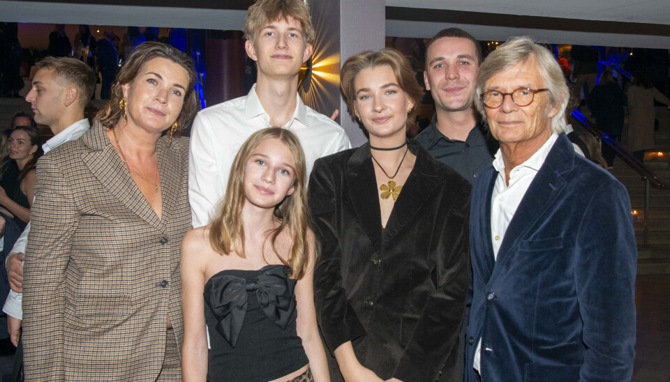 Bille August med ekskonen Sara-Marie Maltha og deres tre børn Amadeus, Aya og Amaryllis ved snigpremieren på 'Familier som Vores' i Imperial, hvor de senest var samlet efter skilsmissen.