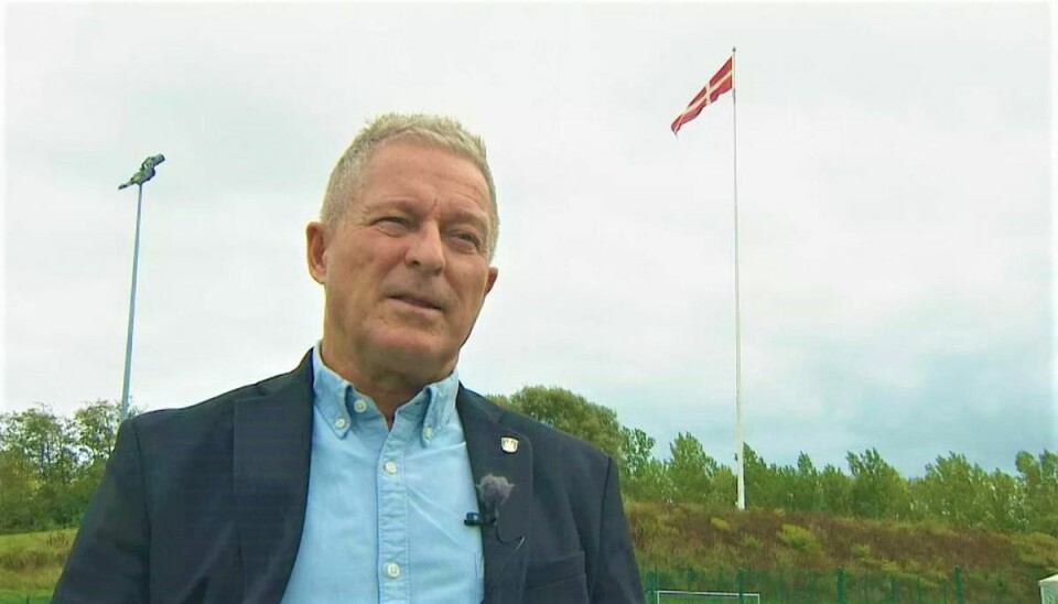 Kent Max Magelund er stolt af kommunens rekordhøje flagstang. Kent Max Magelund er stolt af kommunens rekordhøje flagstang.