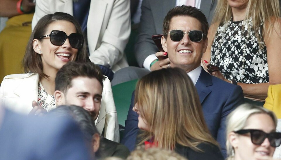 Billedet her er fra den 10. juli, hvor Hayley Atwell og Tom Cruise blev spottet sammen på tilskuerpladserne ved Wimbledon tennis-turneringen i London.
