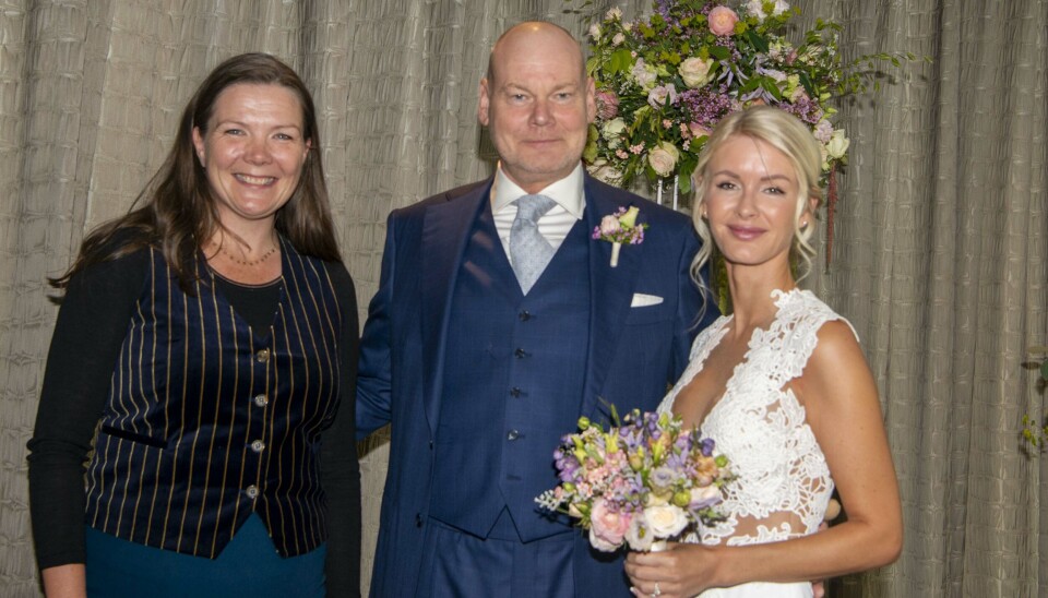 Andreas Bo, Katrine Wadil og borgmester Marie Stærke, der forestod den borgerlige vielse.