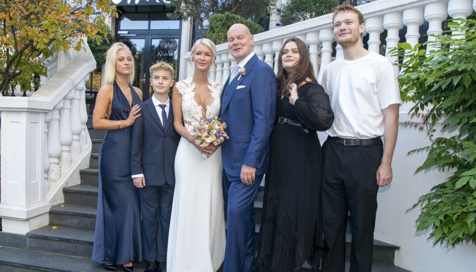 Katrine Wadil og Andreas Bo med hver deres to børn.