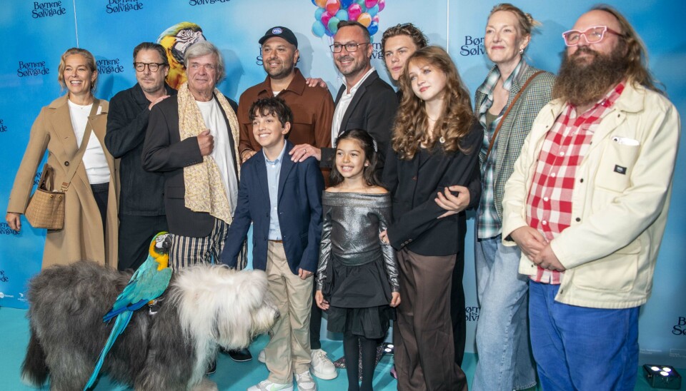 De medvirkende i 'Børnene Fra Sølvgade' efter bog af René Toft Simonsen tæller ud over en stor hund og en papegøje også skuespillerne Dick Kaysø, Anders W. Berthelsen, Ditte Hansen, Jacob Faurby og Onkel Reje.