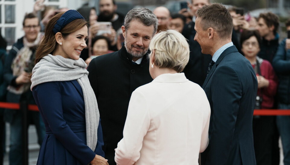 Kongeparret tager imod Islands præsident og hendes mand.