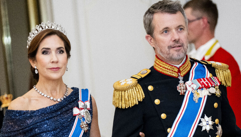 Kong Frederik og dronning Mary ankommer til gallataffel på Christiansborg Slot tirsdag aften i anledning af det islandske præsidentpars officielle besøg i Danmark.